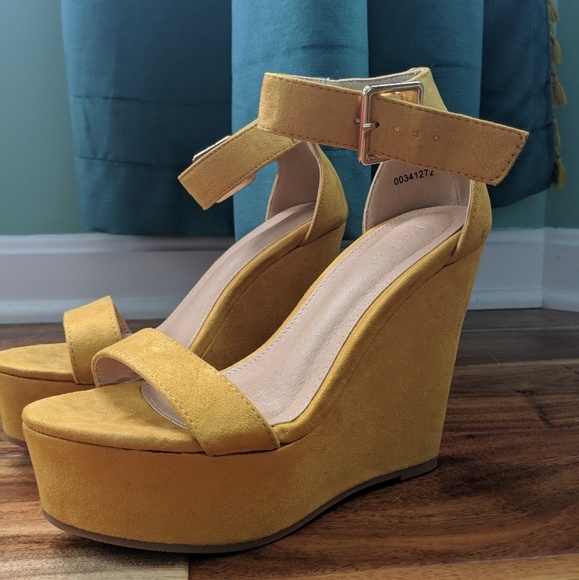 Forever 21 Shoes - Never worn Soft yellow High heels